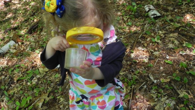 child using magnifying glass