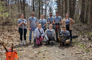 Invasive plants removal volunteers