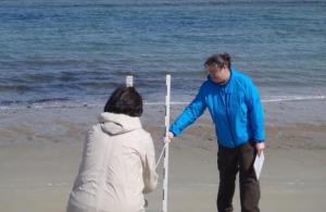 Beach profile volunteers in action