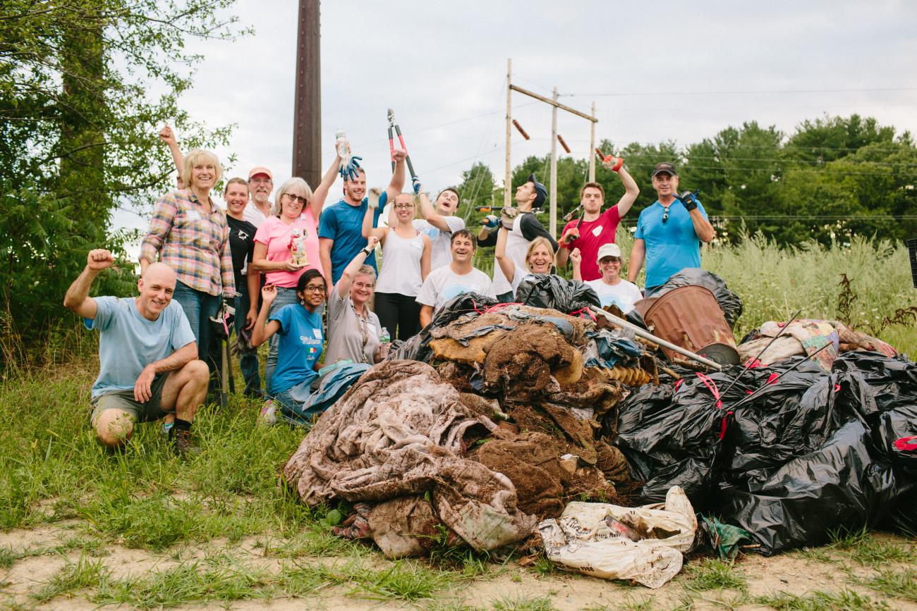 Volunteer Group Shot Pine Island Clean Up