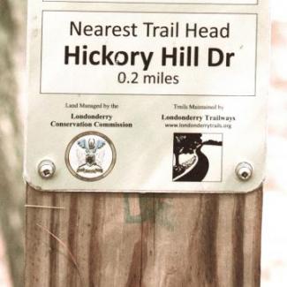 Trail Sign Hickory Hill Dr Londonderry