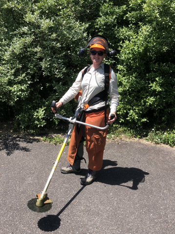 Alaina cutting brush